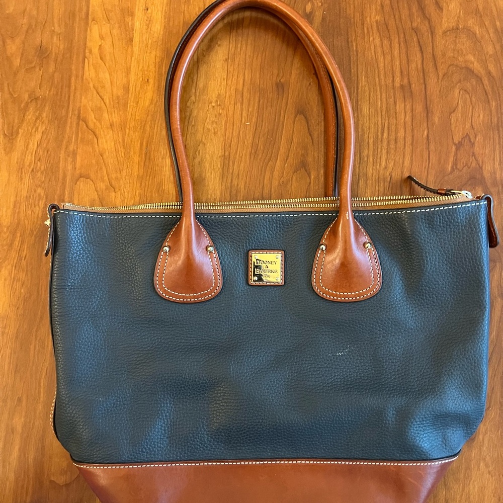 Dooney & Bourke Tote